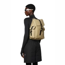 Rucksack Rains Rucksack Cargo Unisex Sand (41 X 26,5 X 14 Cm) 8 Rucksack Rains Rucksack Cargo Unisex Sand (41 X 26,5 X 14 Cm) -Regenstiefel Geschäft 13630 sand men 1