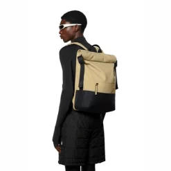 Rucksack Rains Trail Rolltop Backpack Unisex Sand (47 X 36 X 13 Cm) 8 Rucksack Rains Trail Rolltop Backpack Unisex Sand (47 X 36 X 13 Cm) -Regenstiefel Geschäft 13760 sand men 1